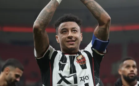 Corinthians: clube aguarda visto para anunciar Jesse Lingard e definir data de estreia