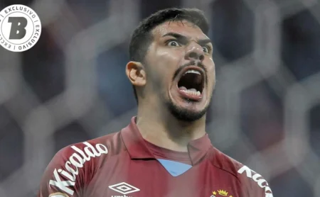 Corinthians demonstra interesse em João Paulo, mas Santos prioriza negociação com o Bahia e evita reforçar rival