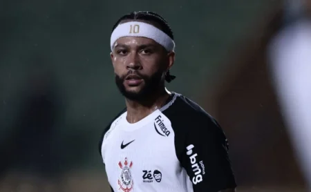 Corinthians tem dívida de R$ 40 milhões com Memphis Depay