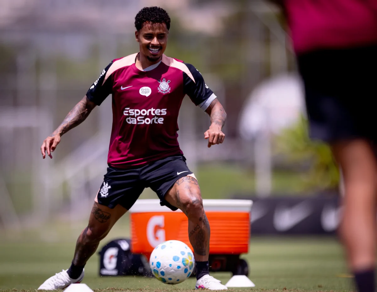 Corinthians: Allan treina com proteção no ombro no CT