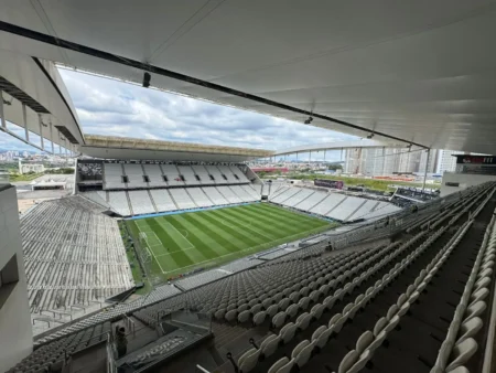 Corinthians aguarda Caixa para avançar em negociação por troca de naming rights
