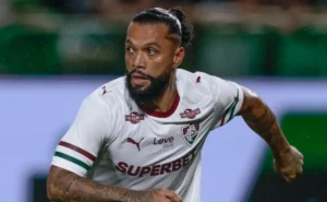 Corinthians sonda volante Otávio em meio a crise no Fluminense