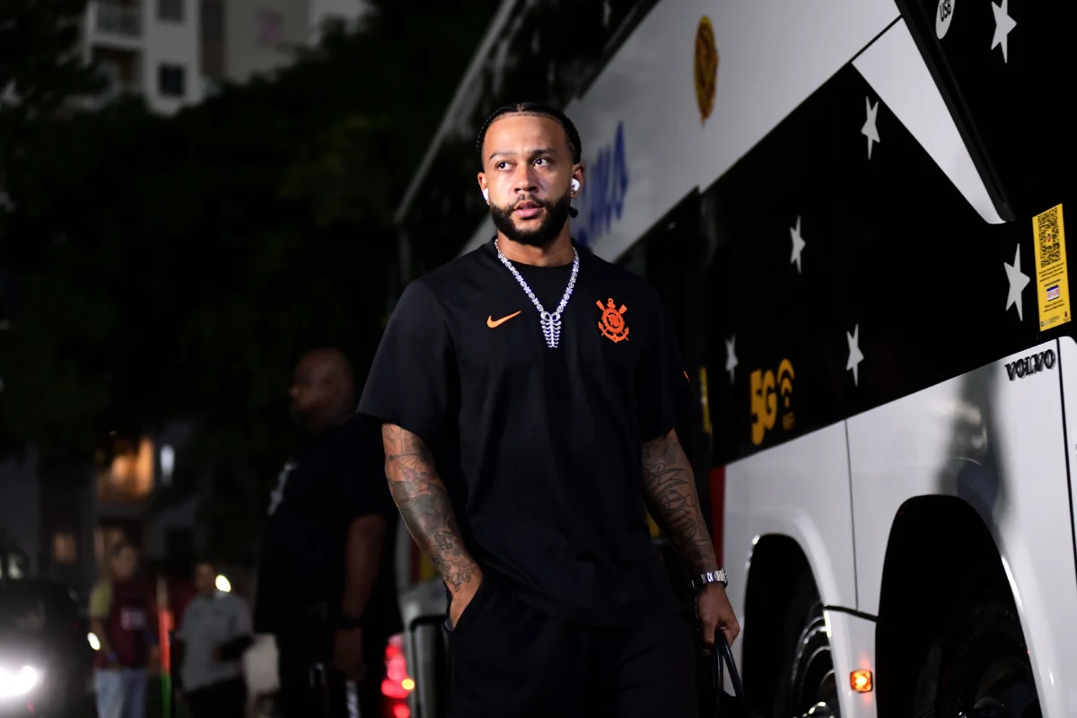 Corinthians busca acordo para quitar dívida e avança em renovação com Memphis.