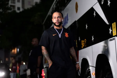 Corinthians busca acordo para quitar dívida e avança em renovação com Memphis. Corinthians busca acordo para quitar dívida e avança em renovação com Memphis.