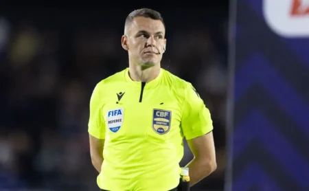 Corinthians analisa atuação de árbitro em partida polêmica, mas retrospecto geral ainda é positivo com o juiz Corinthians analisa atuação de árbitro em partida polêmica, mas retrospecto geral ainda é positivo com o juiz