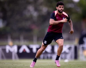 Corinthians começa preparação para o duelo contra o Santos com Kaio César e Yuri Alberto em campo
