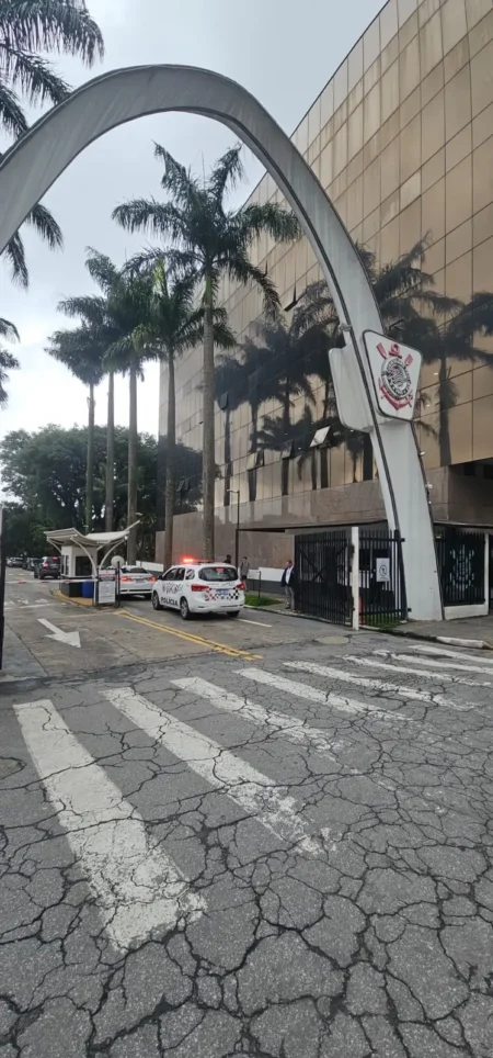 Corinthians entrega documentos de gestões a Ministério Público