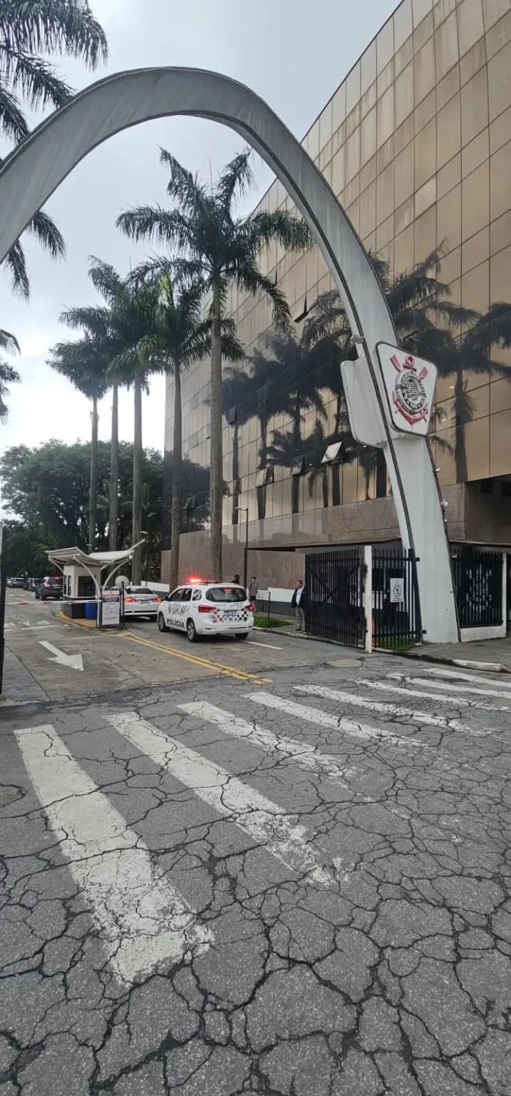 Corinthians entrega documentos de gestões a Ministério Público