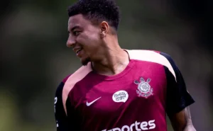Corinthians não tem visto de Lingard a tempo, e inglês é desfalque contra o Santos