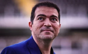 Corinthians oferece jogadores ao Santos em troca de João Paulo