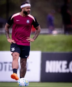 Corinthians: Memphis, Carrillo e Gabriel Paulista ficam de fora do jogo contra a Chapecoense