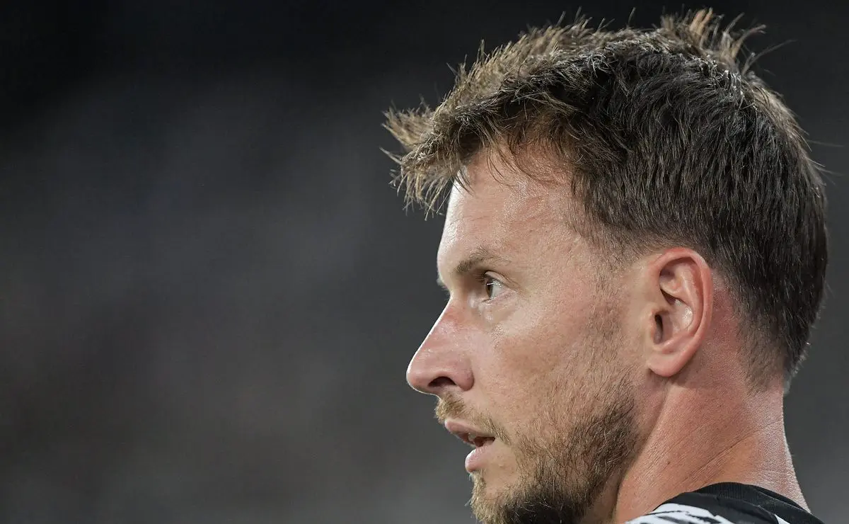 Corinthians continua a busca por goleiro e oferece empréstimo ao Botafogo por Neto Corinthians continua a busca por goleiro e oferece empréstimo ao Botafogo por Neto