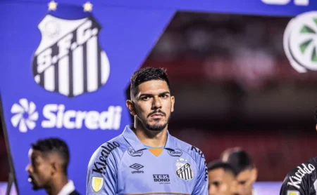 Corinthians avalia João Paulo e outros goleiros para a reserva de Hugo Souza