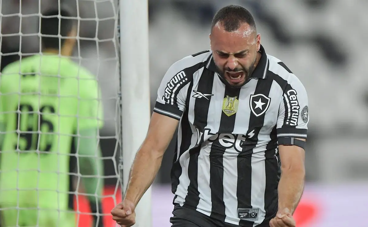 Corinthians formaliza proposta de empréstimo a Arthur Cabral, do Botafogo, até dezembro Corinthians formaliza proposta de empréstimo a Arthur Cabral, do Botafogo, até dezembro