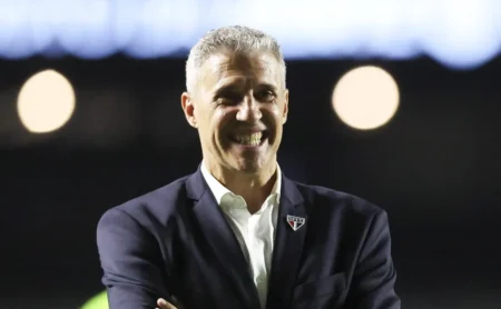 Crespo avalia momento do São Paulo e evita promessas de títulos; torcida reage