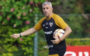 Crespo convoca 28 jogadores do São Paulo para a semifinal contra o Palmeiras
