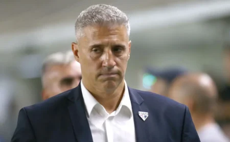 Crespo surge como favorito para assumir o comando técnico do Santos com apoio da torcida online