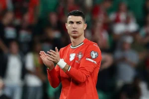 Cristiano Ronaldo, lesionado, deve ir ao Estádio Azteca para amistoso com o México; entenda
