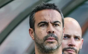 Cruzeiro acerta pagamento de R$ 12 milhões ao Al-Rayyan e anúncio de Artur Jorge é esperado amanhã.