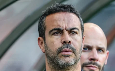 Cruzeiro acerta pagamento de R$ 12 milhões ao Al-Rayyan e anúncio de Artur Jorge é esperado amanhã.