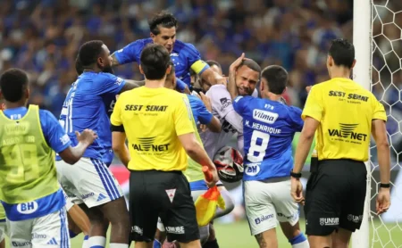 Cruzeiro conquista o Campeonato Mineiro em partida tensa contra o Atlético-MG