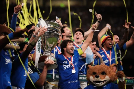 Cruzeiro celebra título e Tite vislumbra novos desafios