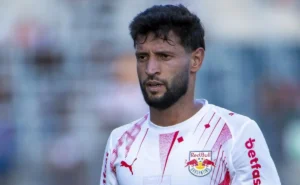 Cruzeiro demonstra interesse em Juninho Capixaba, com desejo do jogador de deixar o Red Bull Bragantino, informa Nicola