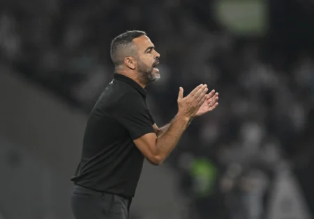 Cruzeiro diminui valor da multa e se aproxima de Artur Jorge