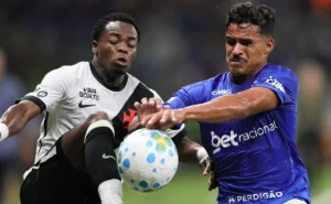Cruzeiro evita derrota para o Vasco com gol no fim, mas Tite segue pressionado