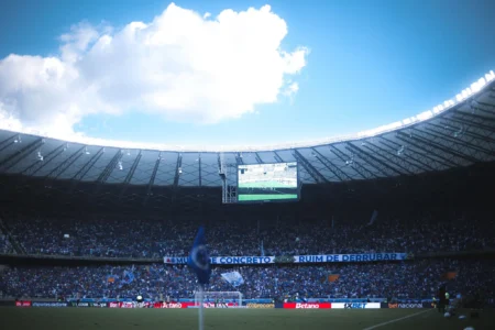 Cruzeiro é lanterna do Brasileiro; torcida protesta com críticas contundentes