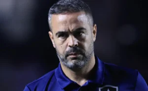 Cruzeiro oferece a Artur Jorge salário acima de R$ 1,6 milhão para superar proposta de Leonardo Jardim