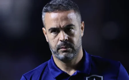 Cruzeiro oferece a Artur Jorge salário acima de R$ 1,6 milhão para superar proposta de Leonardo Jardim