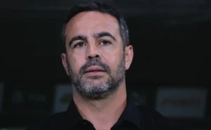 Cruzeiro pode evitar pagamento de multa rescisória a Artur Jorge devido à guerra