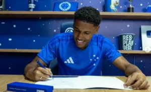 Cruzeiro renova contrato com meia campeão da Copinha; veja os detalhes
