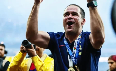 Cruzeiro sonda André Jardine, mas técnico prioriza clube mexicano e adia tratativas