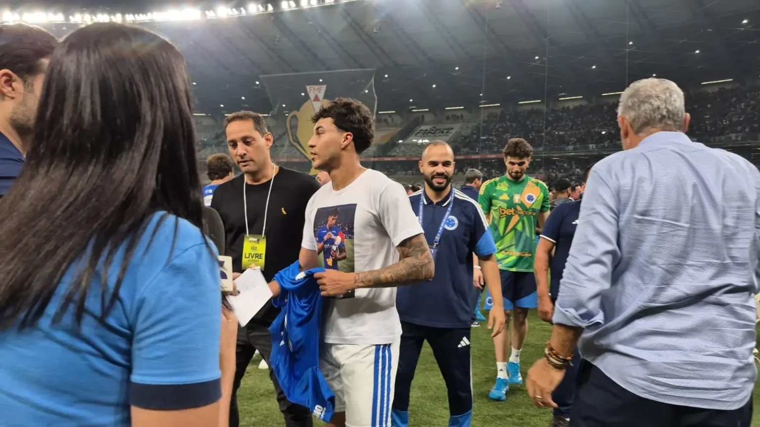 Cruzeiro x Atlético-MG: Kaio Jorge provoca com a camisa após o título; veja as reações