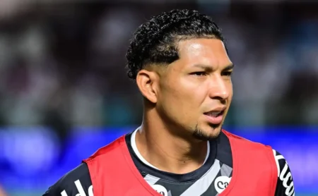 Cuca define Rony como camisa 9 do Santos e o substituto de Gabigol contra o Cruzeiro