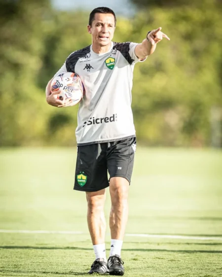 Cuiabá: evolução lenta e tropeço no primeiro desafio da temporada