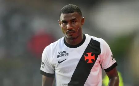 Cuiabano declara desejo de continuar no Vasco e fala sobre o futuro