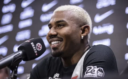 Cuiabano prevê evolução do Vasco na temporada e elogia o time após vitória sobre o Palmeiras