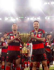 Danilo e Alex Sandro somam 13 títulos juntos, incluindo cinco pelo Flamengo: confira a lista