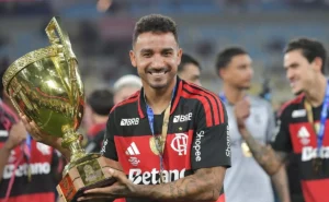 Danilo elogia Vitão após jogo do Flamengo e projeta futuro do zagueiro em 2026