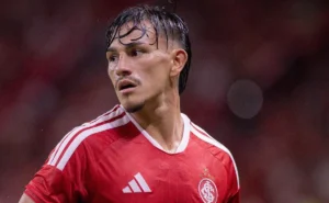 Daronco expulsa Bernabei em Gre-Nal decisivo do Gaúchão Daronco expulsa Bernabei em Gre-Nal decisivo do Gaúchão