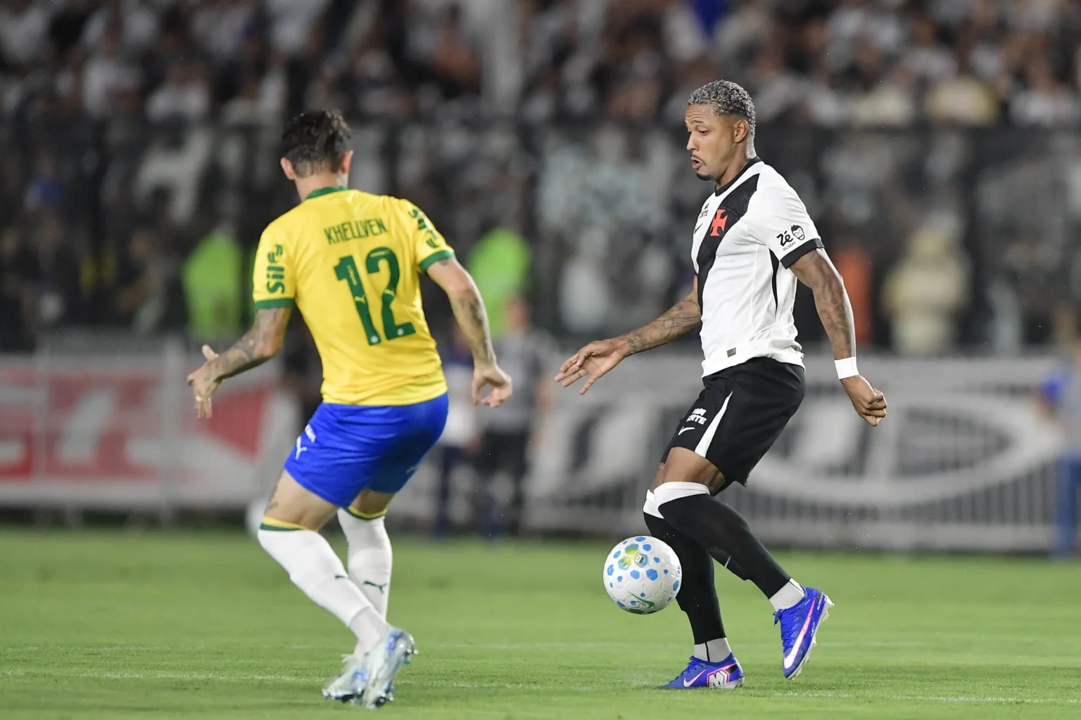 David ganha destaque com Renato Gaúcho após sair do fim da fila no Vasco