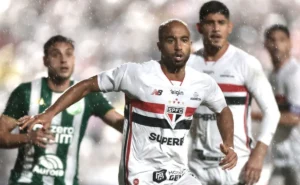 Defesa do São Paulo se reergue após 2025 turbulento e impulsiona liderança no Brasileirão