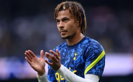 Dele Alli é aprovado pela torcida do Corinthians após deixar o Como 1907