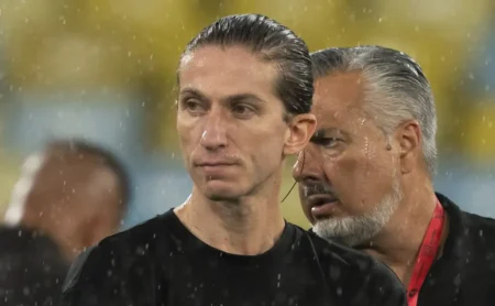 Demissão de Filipe Luís na madrugada: Leila Pereira, do Palmeiras, critica atitude como falta de respeito.