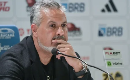 Demissão de José Boto no Flamengo descartada por Braz, afirma jornalista