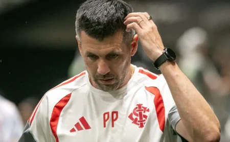 Demissão de Paulo Pezzolano descartada: treinador tem prestígio no Internacional