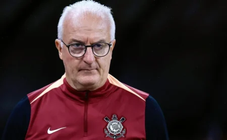 Demitido do Corinthians após clássico, saída de Dorival Júnior é considerada improvável